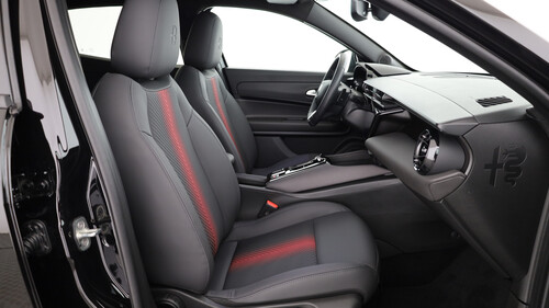 Alfa Romeo Junior Ibrida Q4